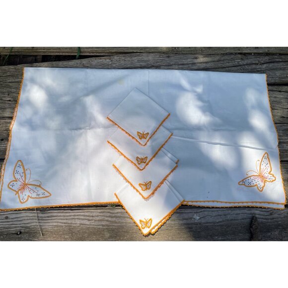 Vintage 1950s Cotton Tablecloth Napkin Set Embroidered Butterfly - Picture 13 of 15